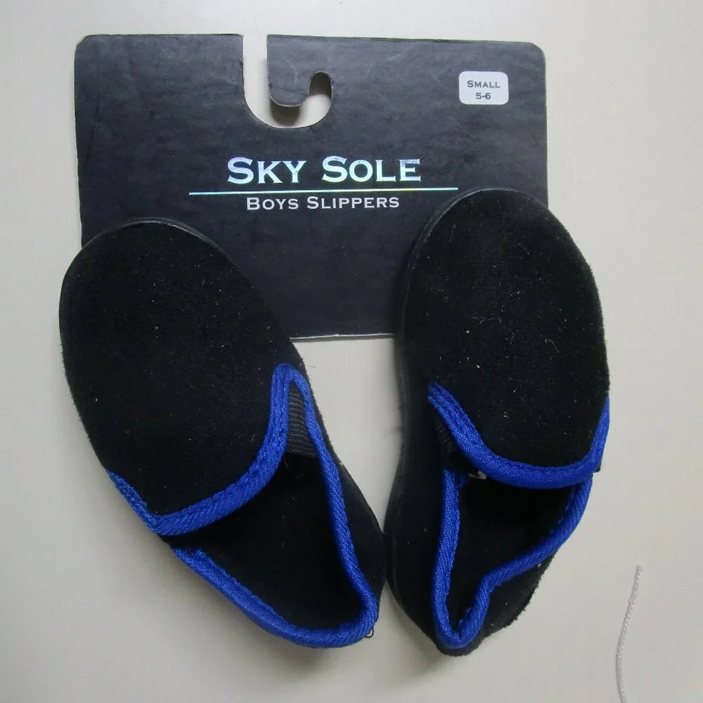 Sky Sole Fleece Slippers for Boys, Soft, solid Black with Blue trim Small 5-6